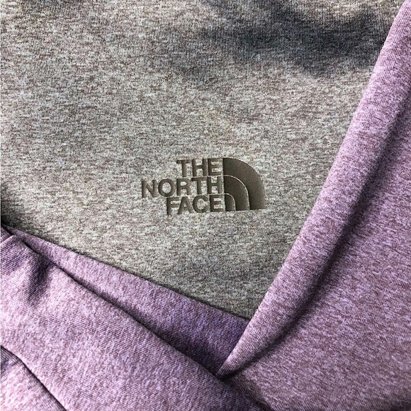 THE NORTH FACE Women's Fave Lite Comfort LFC Pullover Hoodie 
Size (Medium) - Picture 4 of 12